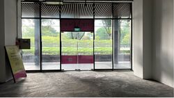 The Venue Shoppes (D13), Retail #628114431